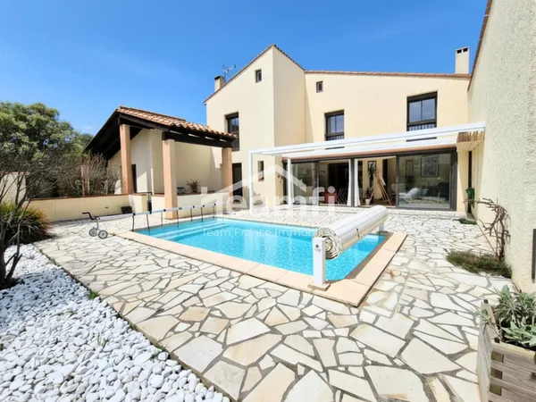 Maison 4 faces avec piscine Volumes généreux - Terrain 1 0 