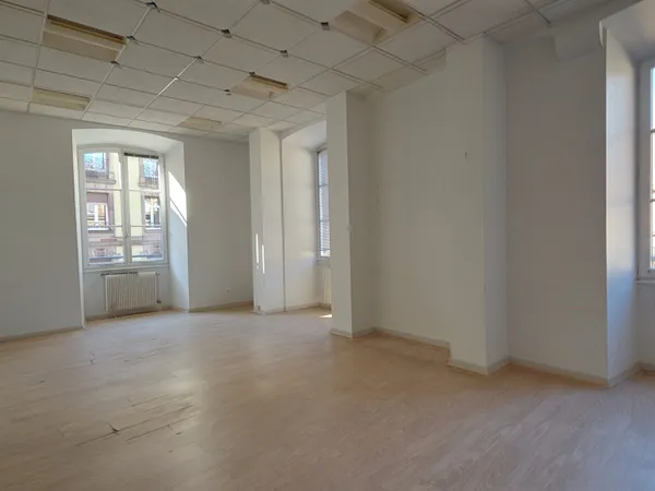 Bureaux 1 pièce 258 m² 