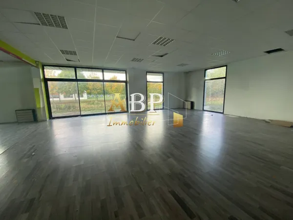 Local commercial 548 m² 