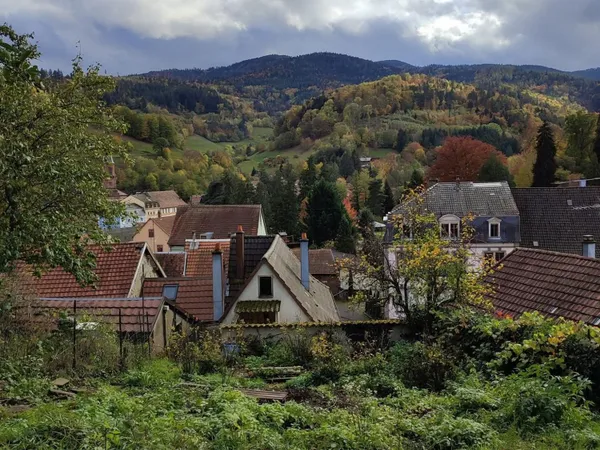 MAISON AVEC GARAGE, TERRASSE ET JARDIN 