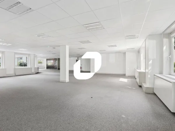 Bureaux 2 pièces 333 m² 