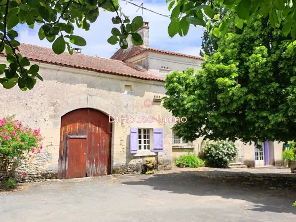 Ensemble immobilier de charme à rénover 