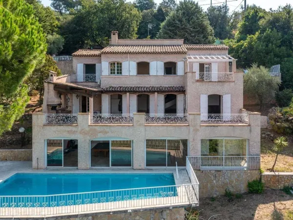 Villa 6 pièces 374 m² 