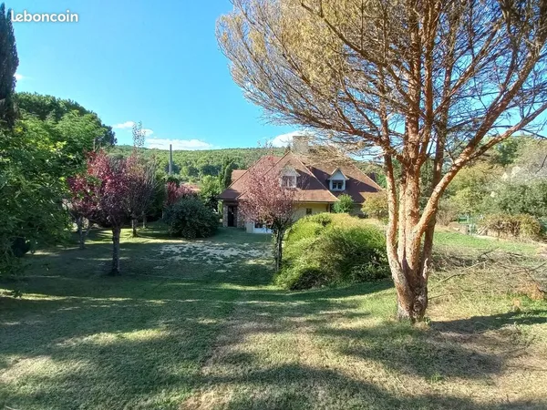 Maison 11 pièces 300 m² 