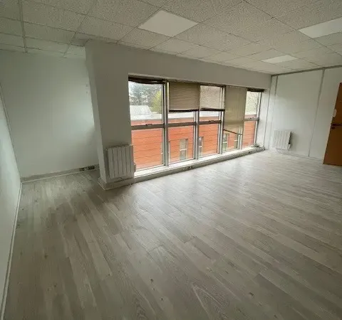 A VENDRE BUREAUX 320 M² 