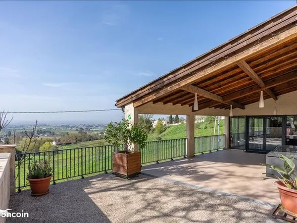 Maison 11 pièces 245 m² 