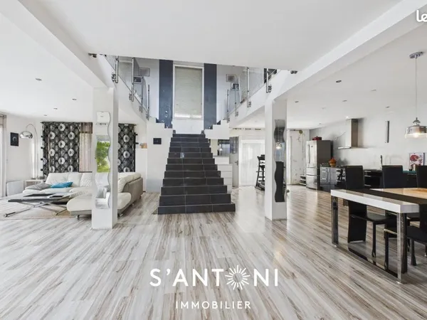 Maison 5 pièces 212 m² 