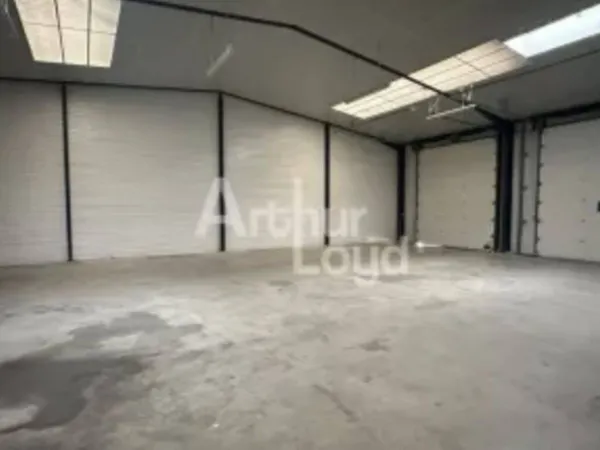 Local d'activité 700 m² 