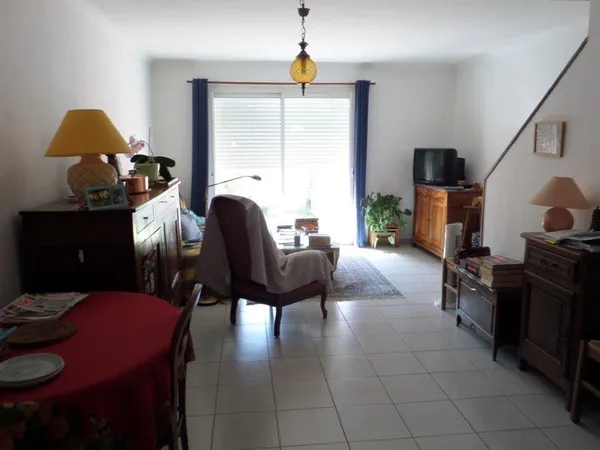 CAVEIRAC, villa 2 chambres avec terrasse,jardin et parking 