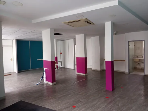 LOCAUX COMMERCIAUX - BOURG LA REINE 