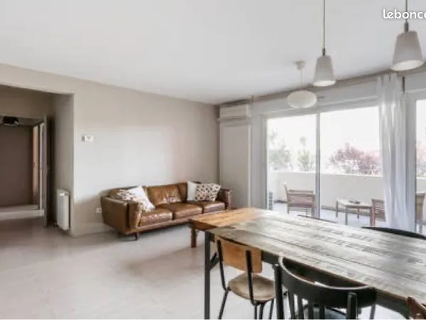 Appartement meublé 62 m² - Terrasse 12 m² - Odysseum / Parc de la Lironde - Garage 