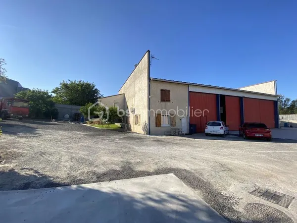 Hangar 450 m2 -Maison 158 m2 -Terrain 2905 m2 