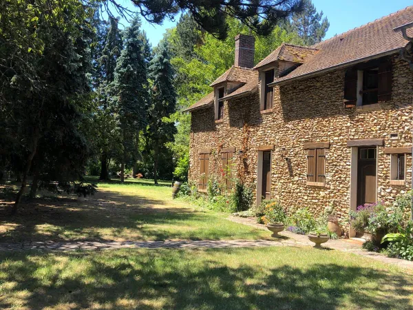 Propriété de caractère 300m² avec dépendances et parc paysager - Proche Montfort-l'Amaury 