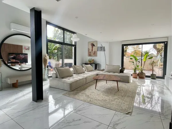 Loft 152 m² avec terrasse, piscine et garage 