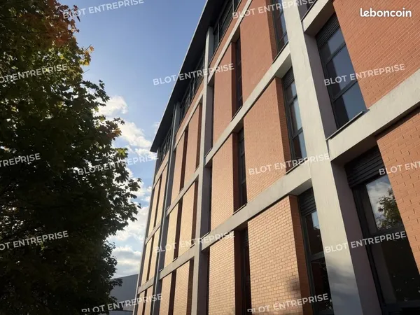 Bureaux 300 m² 