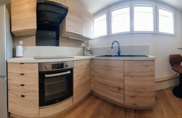 Au coeur d'un paisible parc de 2500m² confortable P3 neuf meublé 