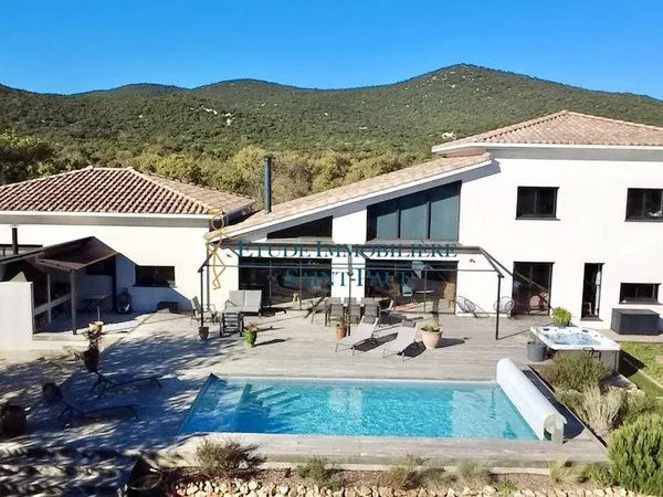 Villa 7 pièces 200 m² 