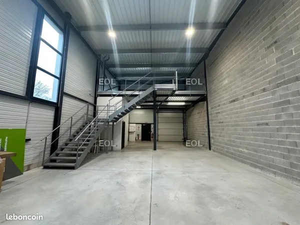 Local d'activité 279 m² 