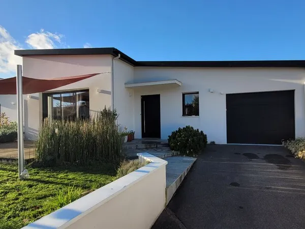 Maison familiale moderne et confortable 