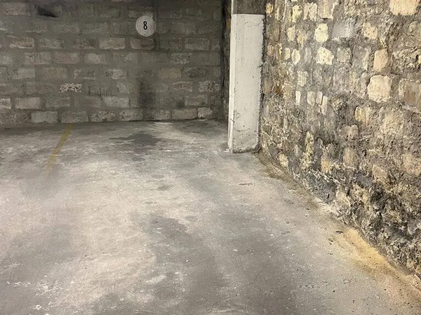 Parking - Garage Location Paris 16e Arrondissement   200€