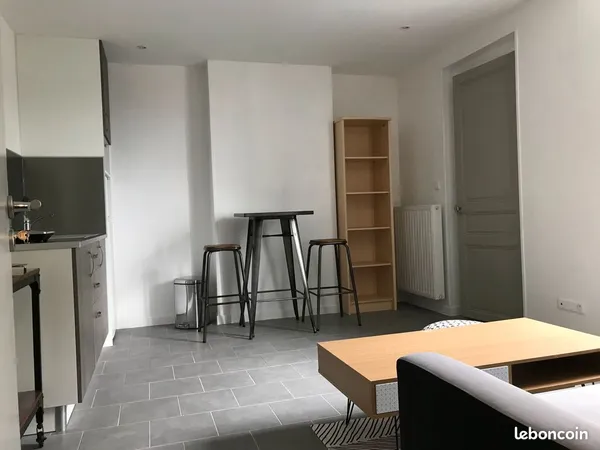 Loue appartement cocooning toutes charges comprises (eau, élec, gaz, ordures ménagères) 