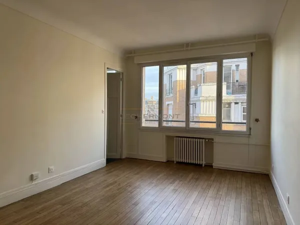 Studio 1 pièce 31 m² 