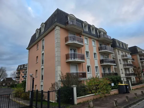 MAGNIFIQUE DEUX PIECES PROCHE TOUTES COMMODITES DANS VERDURE 