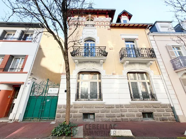 Maison 9 pièces de 262 m2 