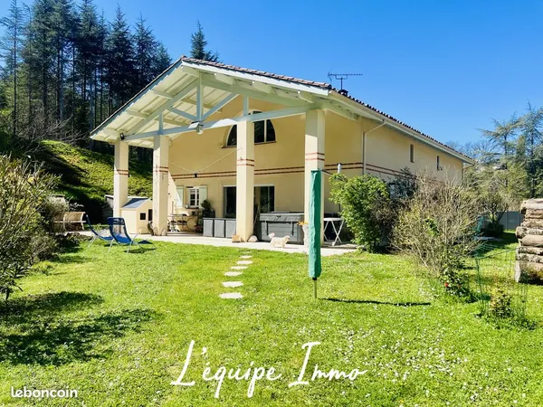 Villa 7 pièces 247 m² 