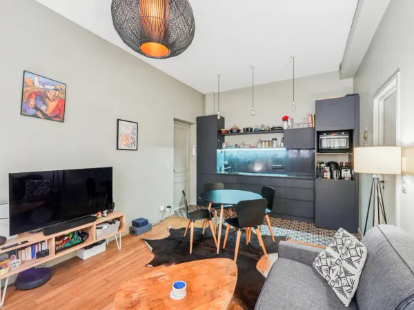 Champ de Mars - Appartement 2 pièces rénové 