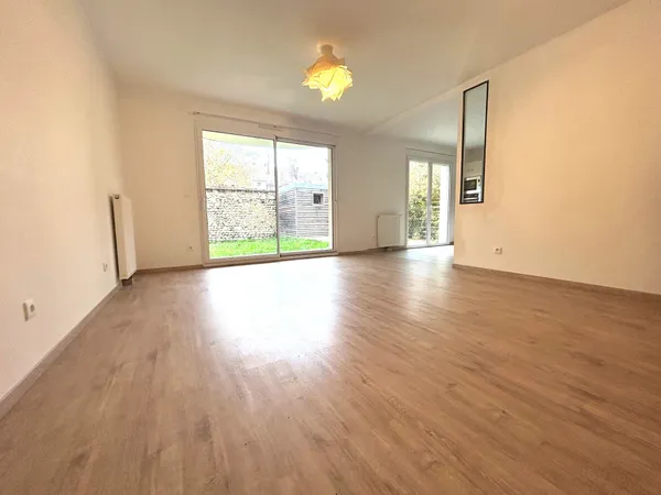 VERNON CENTRE - 3 PIECES - 62.61 M2 