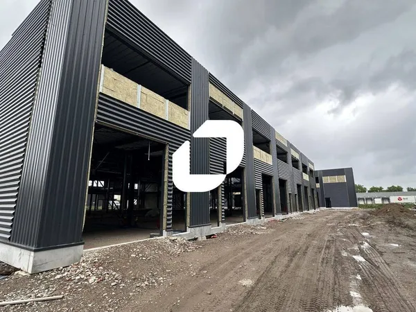 Local d'activité 228 m² 