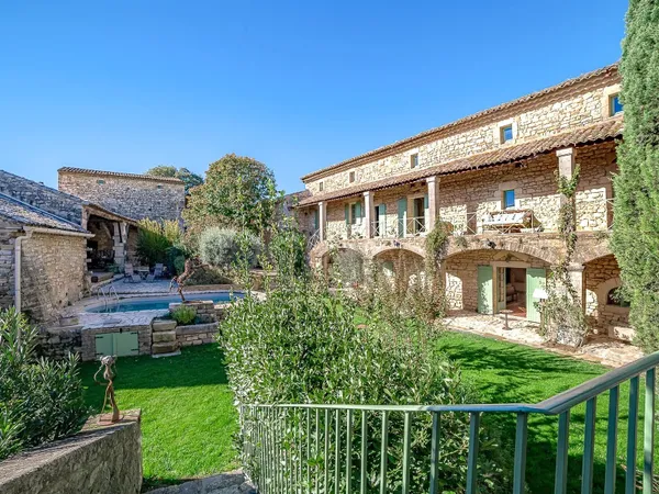 Maison 11 pièces 445 m² 