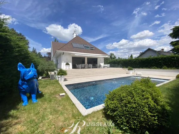 Maison 8 pièces 345 m² 
