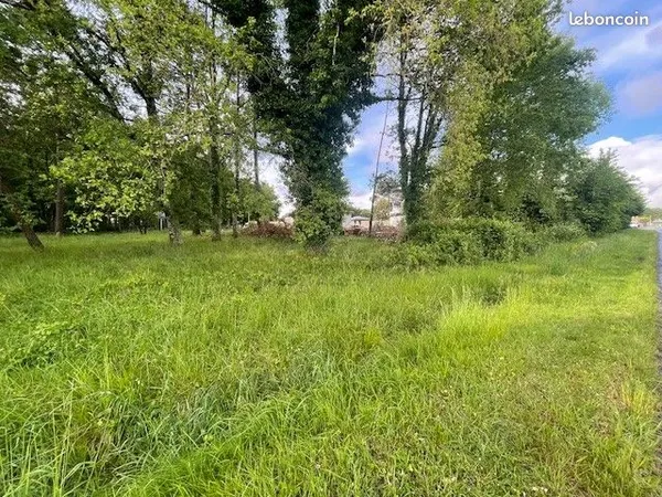 Terrain 950 m² Roaillan 