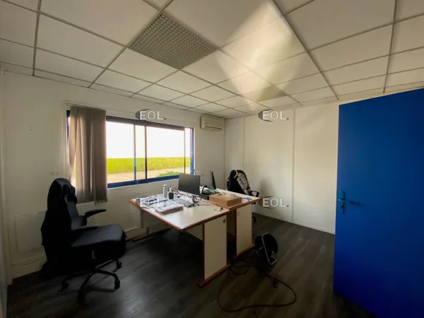 Local d'activité 1858 m² 
