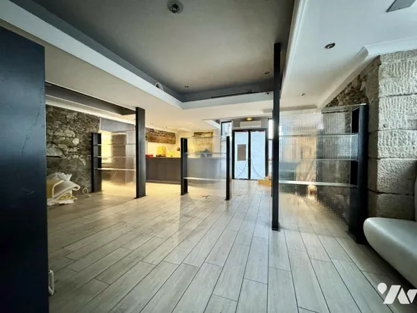Local d'activités 150 m² 