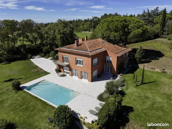 Propriété 8 pièces 416 m² 