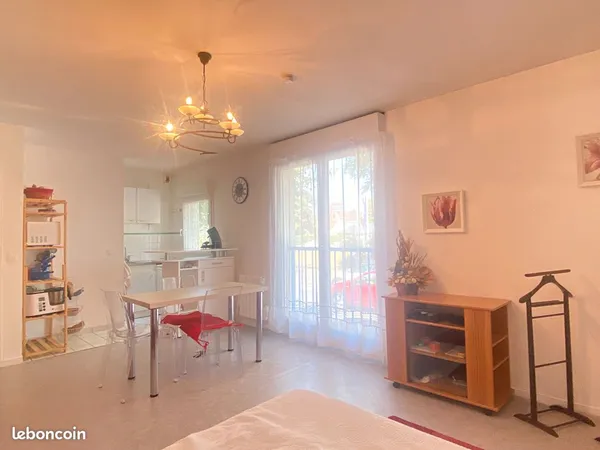 Studio 1 pièce 28 m² 