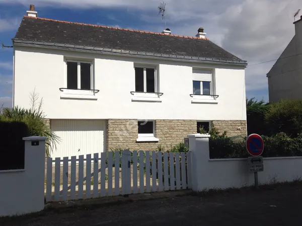 Maison sur sous-sol - 2 chambres - Questembert centre 