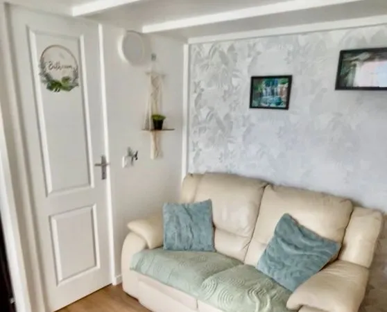 Studio meublé avec terrasse 