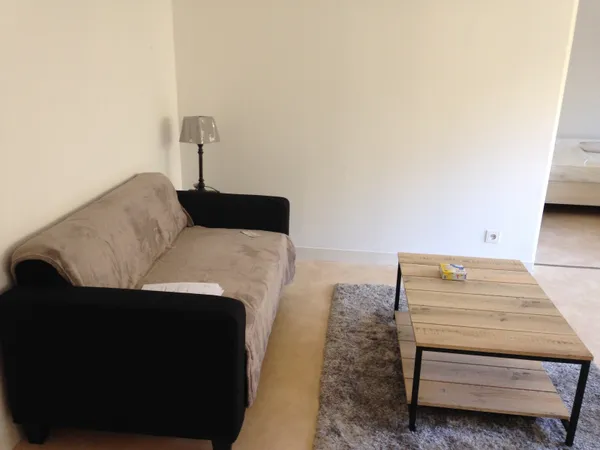 Type 1 bis meuble avec pk proche centre ville 