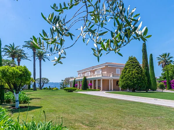 Villa 6 pièces 600 m² 