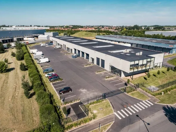 Local d'activité 860 m² 