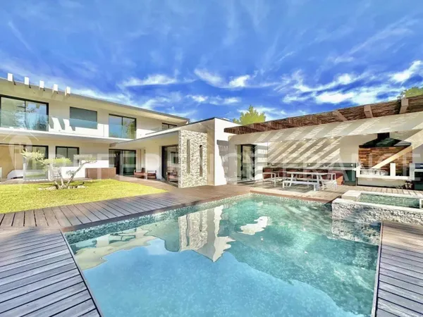 Villa 6 pièces 220 m² 