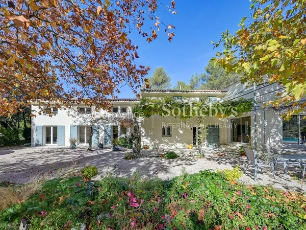 Maison 12 pièces 330 m² 