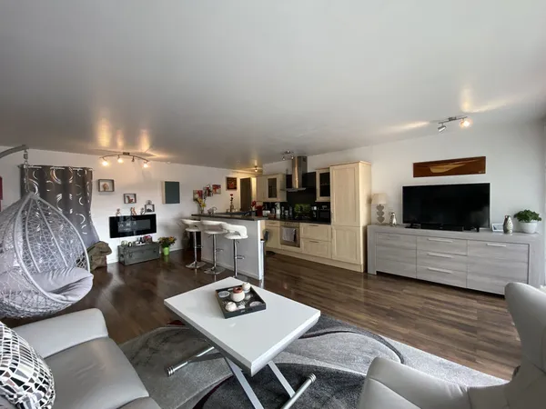 POINT CARDINAUX : Appt T4 de 80m2 sans travaux avec loggia plein sud + parking 