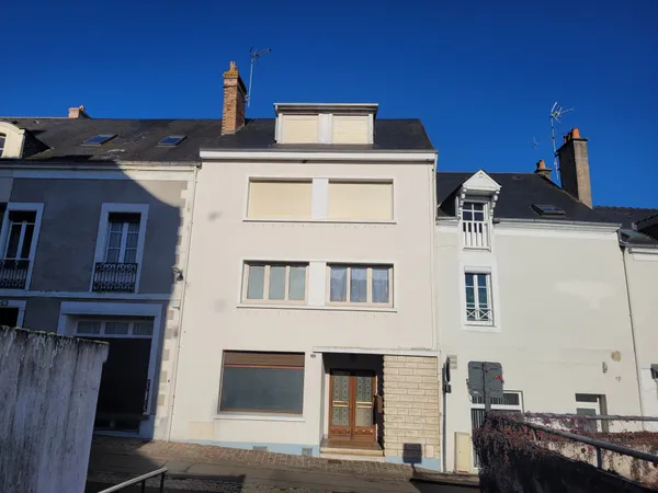 VENTE - CENTRE VILLE DE SABLE SUR SARTHE - IMMEUBLE DE RAPPO 