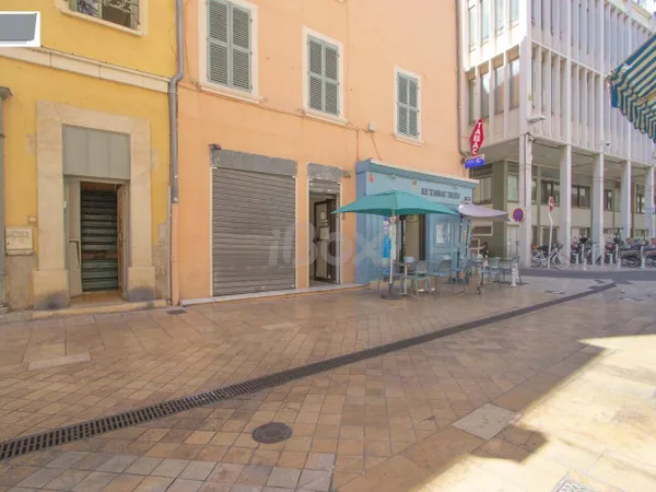 Local commercial 1 pièce 35 m² 