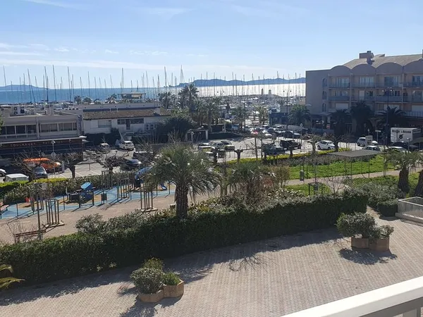 Studio port Hyères vue mer 